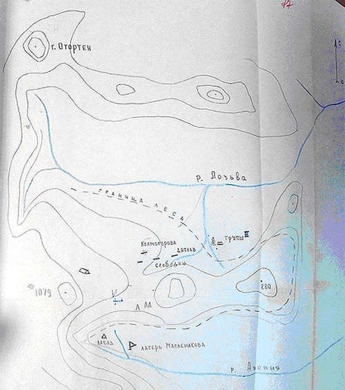 Схема расположения палатки дятловцев, лагеря поисковиков и найденных трупов.