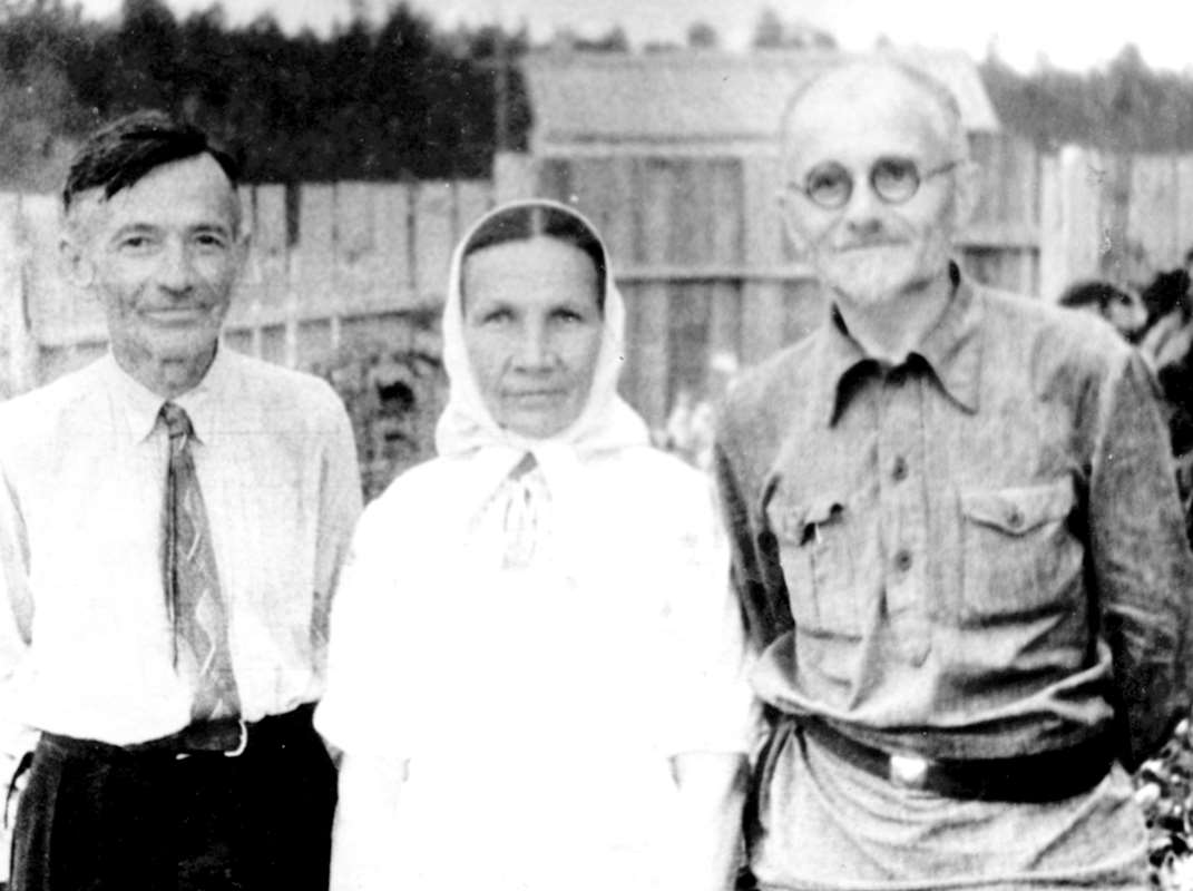 За несколько дней до отъезда из ссылки (поселок Долгий Мост Красноярского края, 1955 г.)