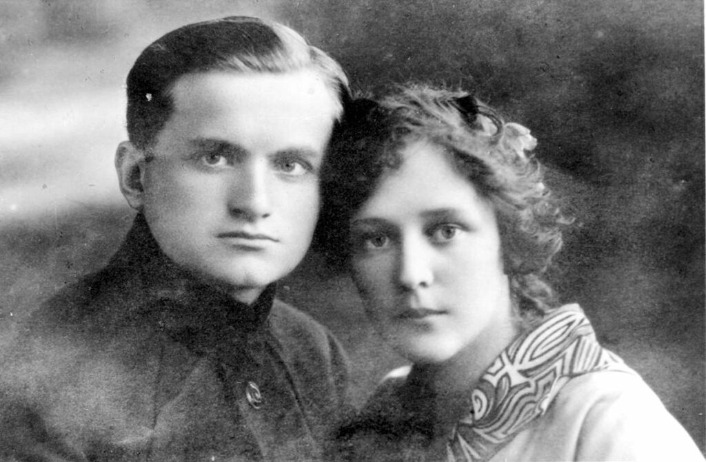 Семен Давыдович с женой Ольгой Михайловной Пышновской примерно 1924 г