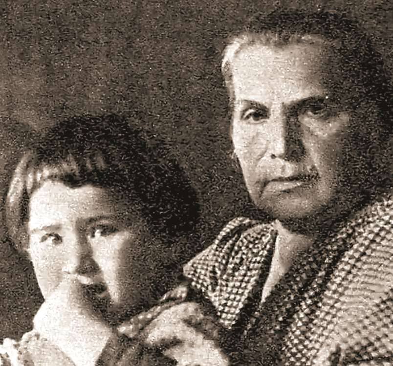 Вера Мухина с внучкой Марфой (1953 год)