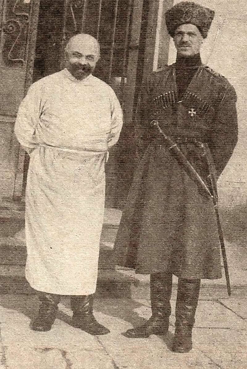 М.А. Романов с личным врачом на Юго-Западном фронте. 1916 г.