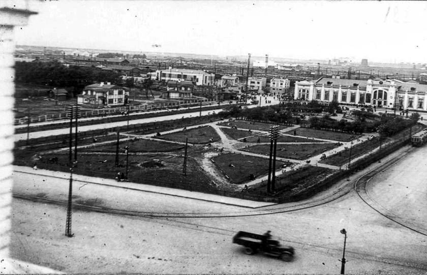 Вид привокзальной площади, начало 1930 гг.