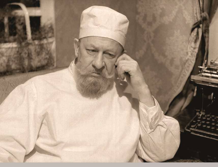 Евгений Евстигнеев в роли профессора Преображенского