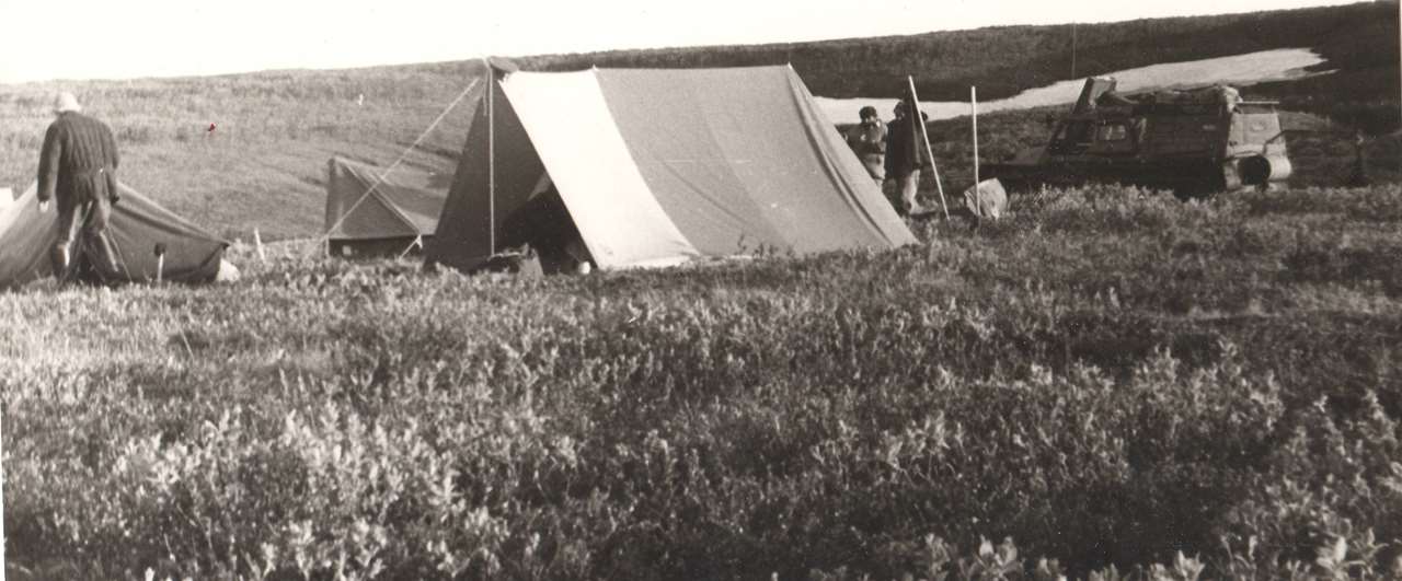 Экспедиционный лагерь в тундре. 1980 г. Оз. Дияты