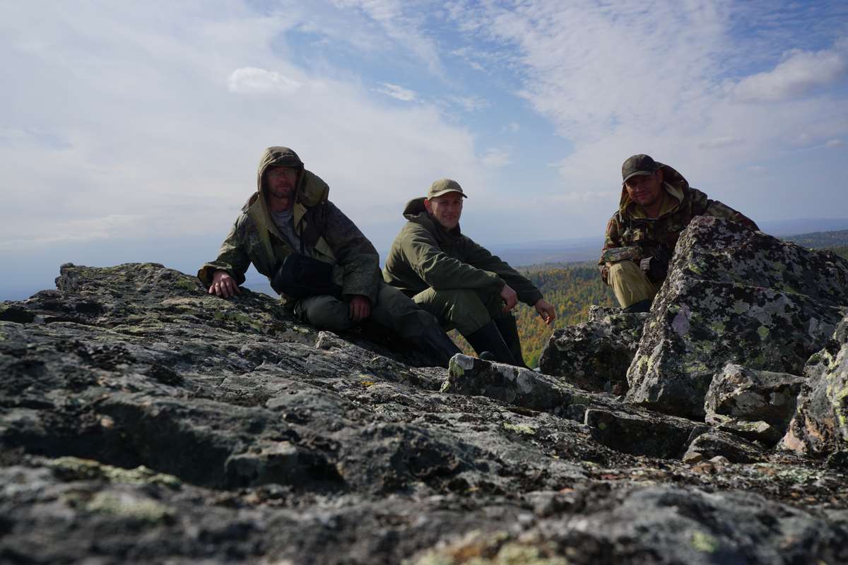 Три товарища